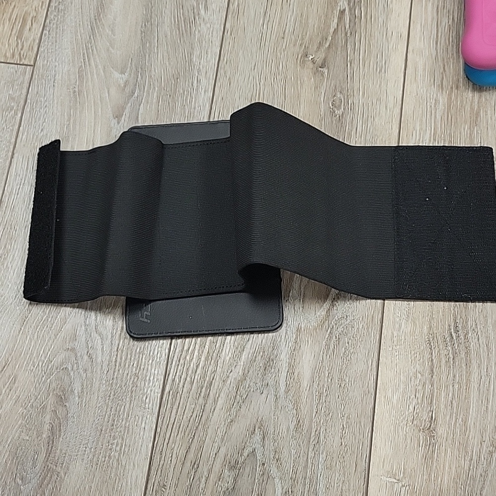 Amazon Fire Tablet with 2 Cases and a Headrest Holder - Picture 10 of 10